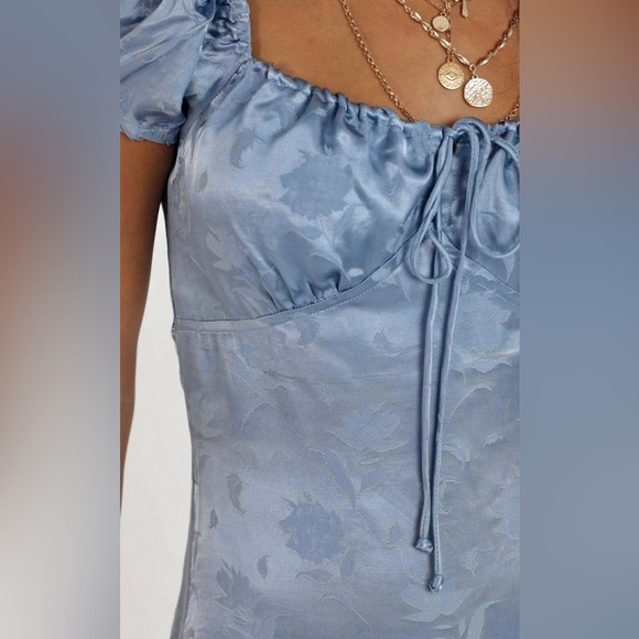 📘🛋 Showpo Different Roles Dress in Blue Satin 🛋📘 Size S (8) BNWT - Picture 6 of 11